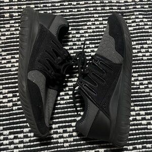 Adidas tubular size 7